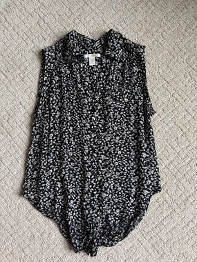 Amuse Society Black & White Floral V-Neck Sleeveless Camisole Top